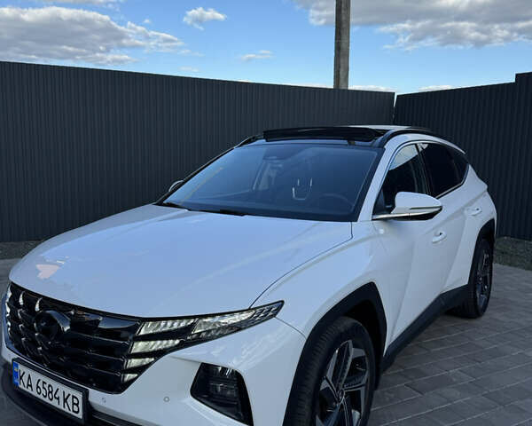 Белый Хендай Туксон, объемом двигателя 2 л и пробегом 58 тыс. км за 26900 $, фото 4 на Automoto.ua