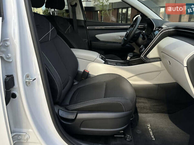 Белый Хендай Туксон, объемом двигателя 2.5 л и пробегом 47 тыс. км за 30000 $, фото 37 на Automoto.ua