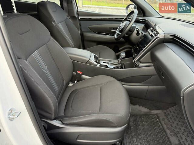 Белый Хендай Туксон, объемом двигателя 2 л и пробегом 41 тыс. км за 24650 $, фото 24 на Automoto.ua