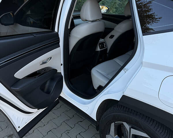 Білий Хендай Туксон, об'ємом двигуна 2 л та пробігом 37 тис. км за 28500 $, фото 16 на Automoto.ua