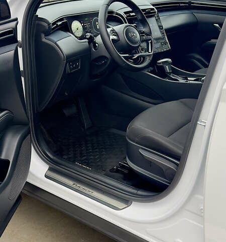 Білий Хендай Туксон, об'ємом двигуна 2 л та пробігом 67 тис. км за 24500 $, фото 16 на Automoto.ua