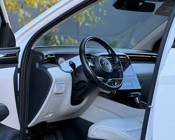 Білий Хендай Туксон, об'ємом двигуна 2 л та пробігом 37 тис. км за 28500 $, фото 10 на Automoto.ua