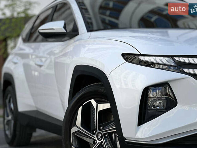 Белый Хендай Туксон, объемом двигателя 2.5 л и пробегом 47 тыс. км за 30000 $, фото 5 на Automoto.ua