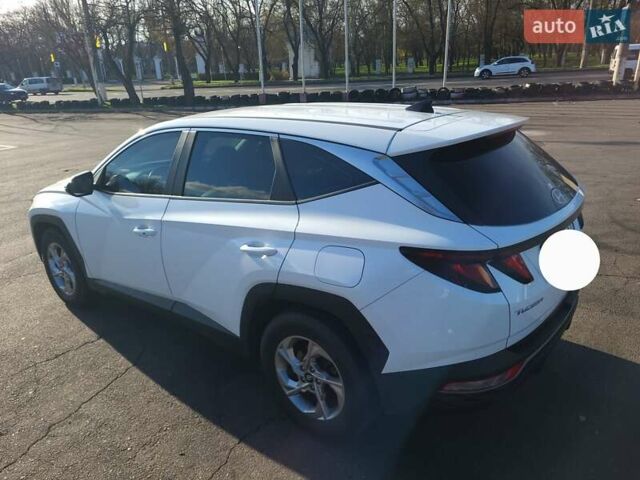 Белый Хендай Туксон, объемом двигателя 2 л и пробегом 108 тыс. км за 27999 $, фото 6 на Automoto.ua