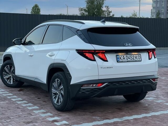 Белый Хендай Туксон, объемом двигателя 2 л и пробегом 36 тыс. км за 23900 $, фото 2 на Automoto.ua