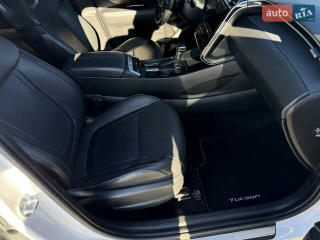 Белый Хендай Туксон, объемом двигателя 2 л и пробегом 147 тыс. км за 23700 $, фото 78 на Automoto.ua