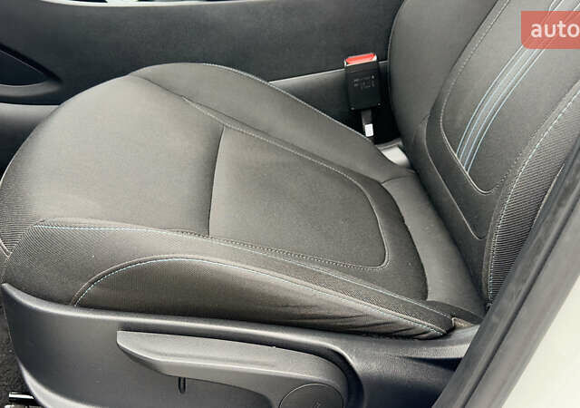 Білий Хендай Туксон, об'ємом двигуна 2 л та пробігом 67 тис. км за 24500 $, фото 15 на Automoto.ua