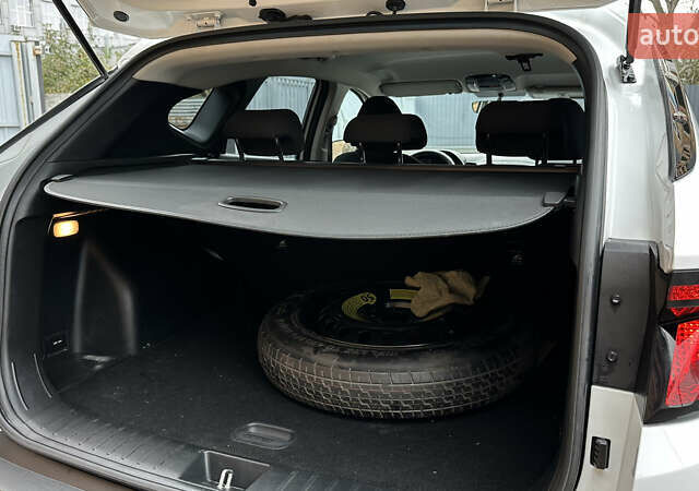 Белый Хендай Туксон, объемом двигателя 2 л и пробегом 123 тыс. км за 22800 $, фото 38 на Automoto.ua