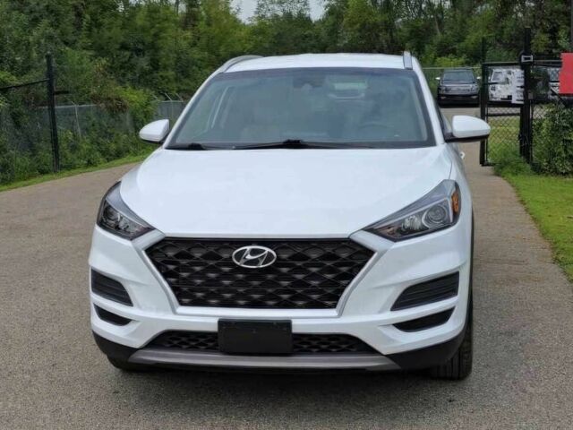 Белый Хендай Туксон, объемом двигателя 2.4 л и пробегом 26 тыс. км за 13000 $, фото 1 на Automoto.ua