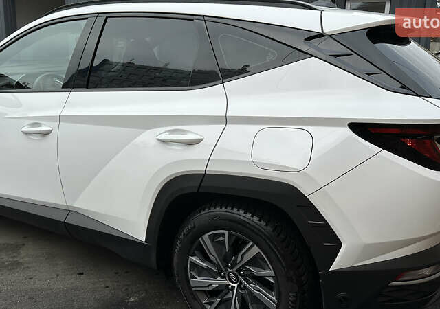 Белый Хендай Туксон, объемом двигателя 2 л и пробегом 123 тыс. км за 22800 $, фото 14 на Automoto.ua