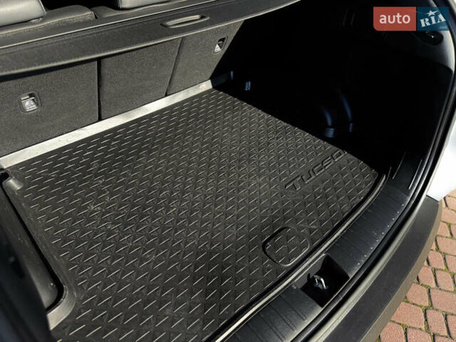 Белый Хендай Туксон, объемом двигателя 2 л и пробегом 147 тыс. км за 23700 $, фото 122 на Automoto.ua