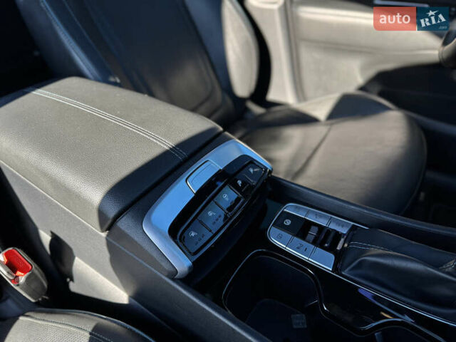 Белый Хендай Туксон, объемом двигателя 2 л и пробегом 147 тыс. км за 23700 $, фото 76 на Automoto.ua