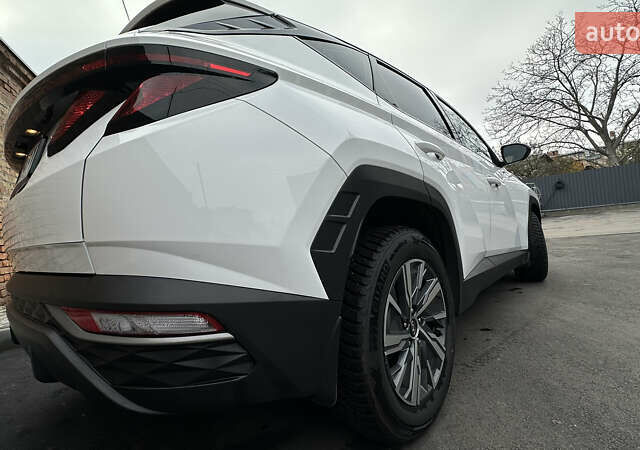 Белый Хендай Туксон, объемом двигателя 2 л и пробегом 123 тыс. км за 22800 $, фото 25 на Automoto.ua