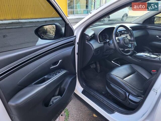 Белый Хендай Туксон, объемом двигателя 2 л и пробегом 108 тыс. км за 27999 $, фото 23 на Automoto.ua