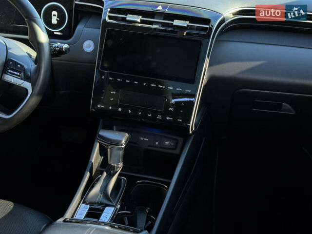 Белый Хендай Туксон, объемом двигателя 2 л и пробегом 147 тыс. км за 23700 $, фото 70 на Automoto.ua