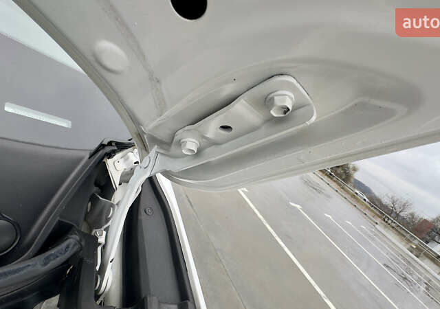 Білий Хендай Туксон, об'ємом двигуна 2 л та пробігом 67 тис. км за 24500 $, фото 61 на Automoto.ua