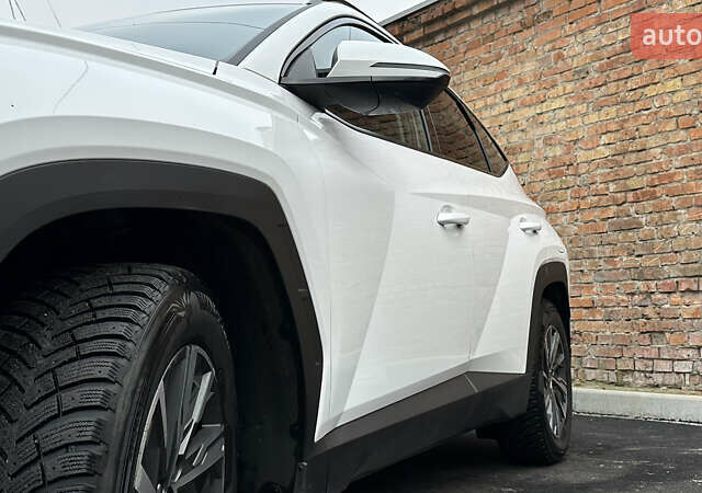 Белый Хендай Туксон, объемом двигателя 2 л и пробегом 123 тыс. км за 22800 $, фото 13 на Automoto.ua