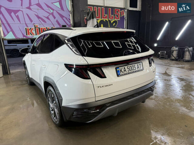 Белый Хендай Туксон, объемом двигателя 2 л и пробегом 96 тыс. км за 23500 $, фото 3 на Automoto.ua