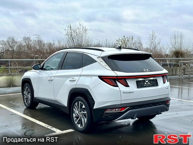 Белый Хендай Туксон, объемом двигателя 2 л и пробегом 67 тыс. км за 24500 $, фото 4 на Automoto.ua