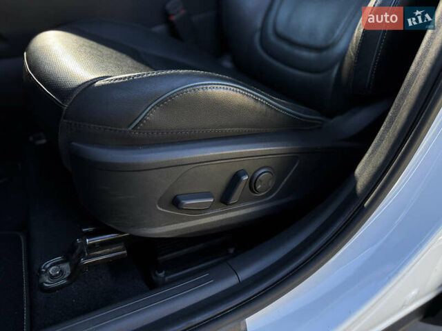 Белый Хендай Туксон, объемом двигателя 2 л и пробегом 147 тыс. км за 23700 $, фото 84 на Automoto.ua