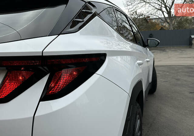 Белый Хендай Туксон, объемом двигателя 2 л и пробегом 123 тыс. км за 22800 $, фото 26 на Automoto.ua