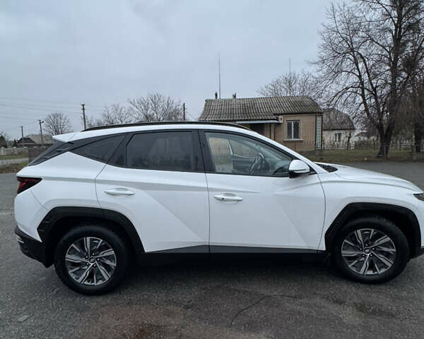 Белый Хендай Туксон, объемом двигателя 2 л и пробегом 89 тыс. км за 28100 $, фото 3 на Automoto.ua