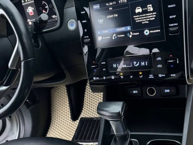 Белый Хендай Туксон, объемом двигателя 2 л и пробегом 89 тыс. км за 25000 $, фото 4 на Automoto.ua