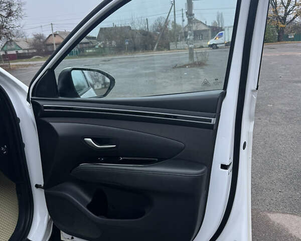 Белый Хендай Туксон, объемом двигателя 2 л и пробегом 89 тыс. км за 28100 $, фото 6 на Automoto.ua