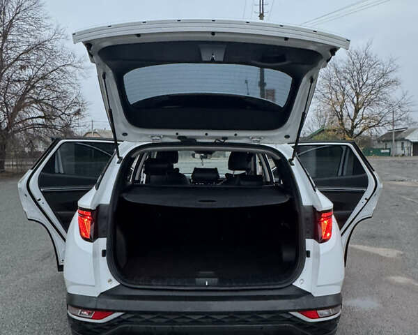 Белый Хендай Туксон, объемом двигателя 2 л и пробегом 89 тыс. км за 28100 $, фото 16 на Automoto.ua