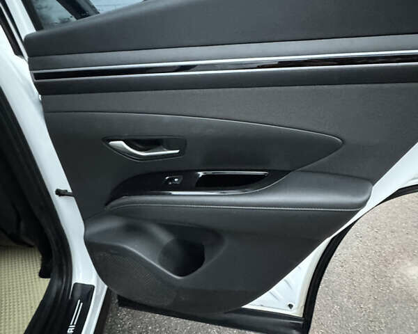 Белый Хендай Туксон, объемом двигателя 2 л и пробегом 89 тыс. км за 28100 $, фото 12 на Automoto.ua