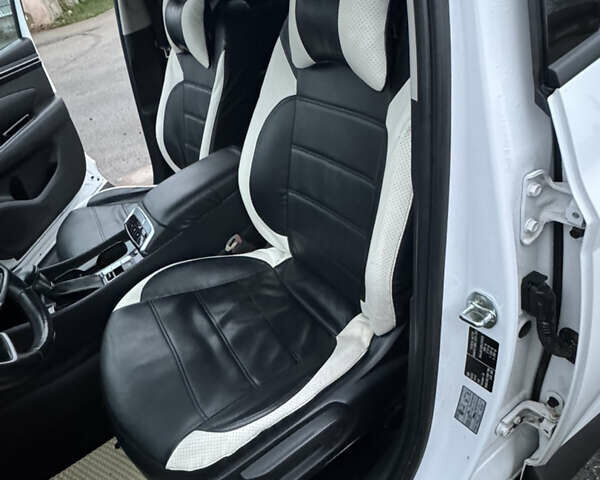 Белый Хендай Туксон, объемом двигателя 2 л и пробегом 89 тыс. км за 28100 $, фото 33 на Automoto.ua