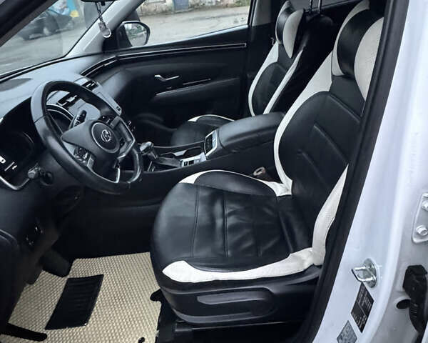 Белый Хендай Туксон, объемом двигателя 2 л и пробегом 89 тыс. км за 28100 $, фото 34 на Automoto.ua