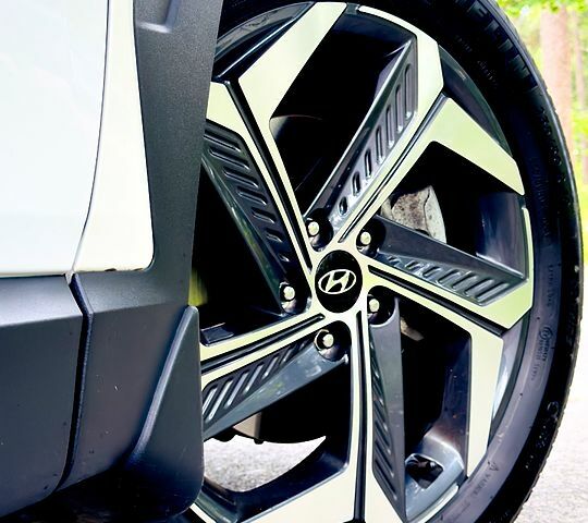 Белый Хендай Туксон, объемом двигателя 1.6 л и пробегом 48 тыс. км за 36700 $, фото 3 на Automoto.ua