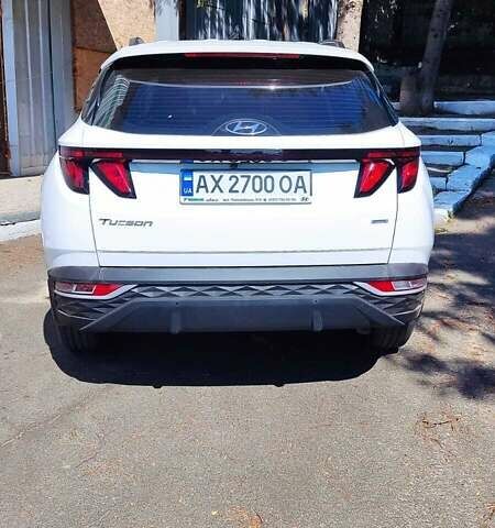 Белый Хендай Туксон, объемом двигателя 2 л и пробегом 16 тыс. км за 32300 $, фото 5 на Automoto.ua