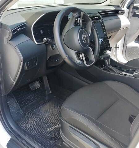 Белый Хендай Туксон, объемом двигателя 2 л и пробегом 16 тыс. км за 32300 $, фото 6 на Automoto.ua