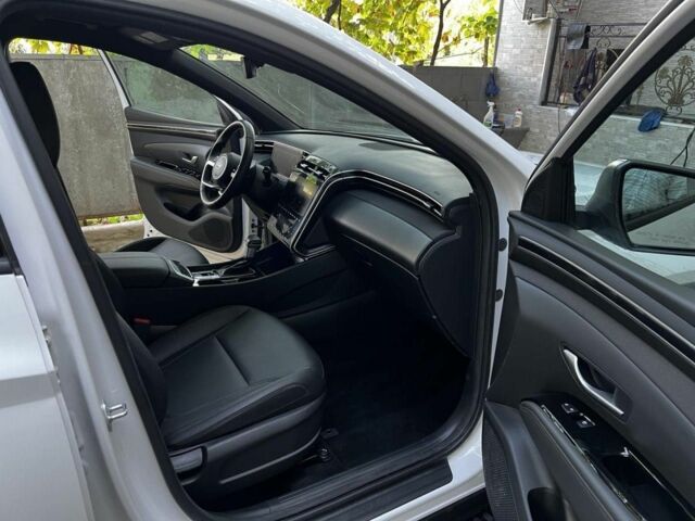 Белый Хендай Туксон, объемом двигателя 2.5 л и пробегом 9 тыс. км за 16000 $, фото 2 на Automoto.ua