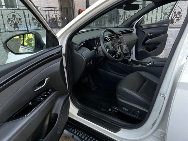 Белый Хендай Туксон, объемом двигателя 2.5 л и пробегом 9 тыс. км за 16000 $, фото 5 на Automoto.ua