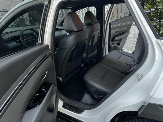 Белый Хендай Туксон, объемом двигателя 2.5 л и пробегом 9 тыс. км за 16000 $, фото 3 на Automoto.ua