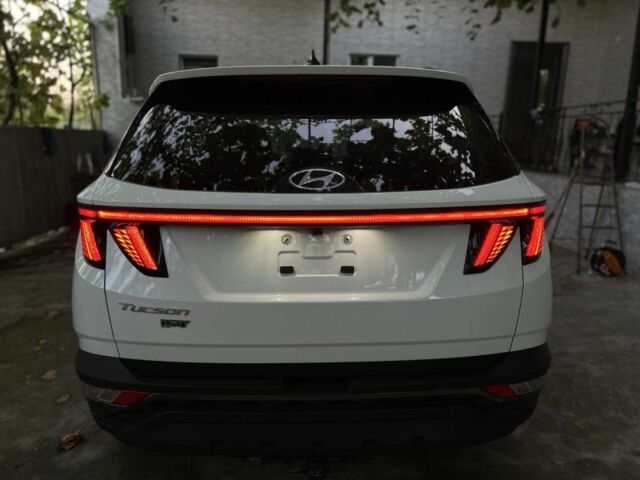 Белый Хендай Туксон, объемом двигателя 2.5 л и пробегом 9 тыс. км за 16000 $, фото 9 на Automoto.ua