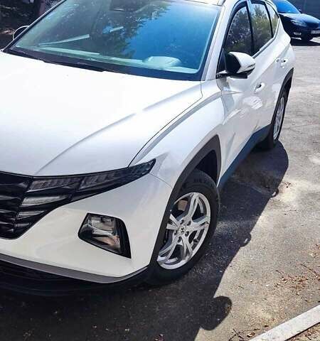 Белый Хендай Туксон, объемом двигателя 2 л и пробегом 16 тыс. км за 32300 $, фото 4 на Automoto.ua