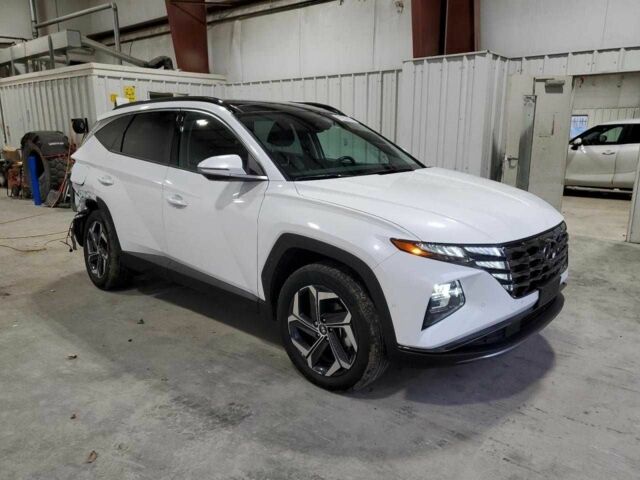 Белый Хендай Туксон, объемом двигателя 1.6 л и пробегом 8 тыс. км за 9000 $, фото 3 на Automoto.ua