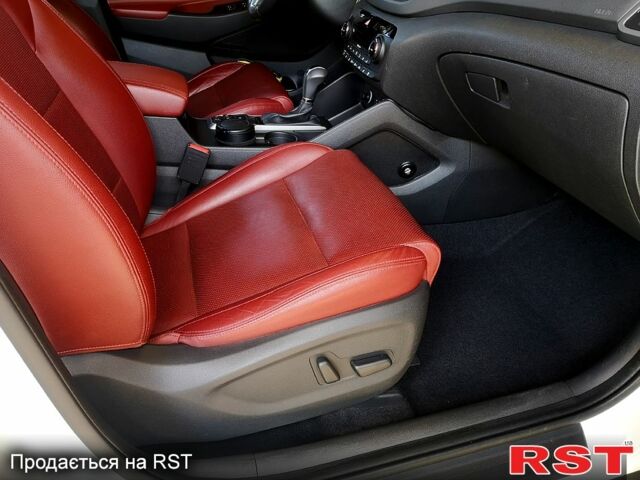 Білий Хендай Туксон, об'ємом двигуна 2.5 л та пробігом 86 тис. км за 20900 $, фото 4 на Automoto.ua