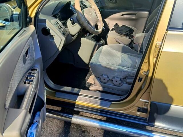 Бежевый Хендай Туксон, объемом двигателя 2 л и пробегом 250 тыс. км за 7500 $, фото 7 на Automoto.ua