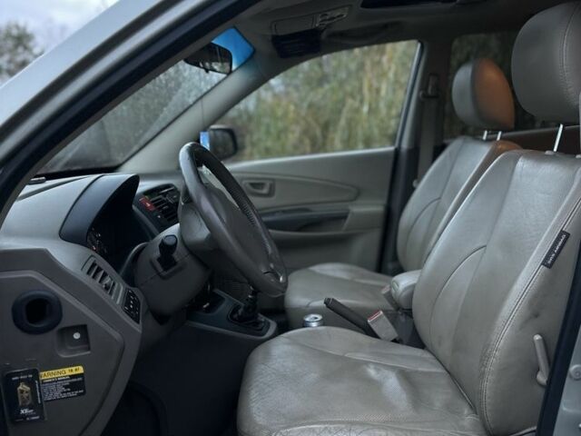 Бежевый Хендай Туксон, объемом двигателя 2 л и пробегом 247 тыс. км за 3500 $, фото 8 на Automoto.ua