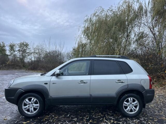 Бежевый Хендай Туксон, объемом двигателя 2 л и пробегом 247 тыс. км за 3500 $, фото 1 на Automoto.ua