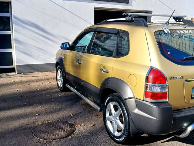 Бежевый Хендай Туксон, объемом двигателя 2 л и пробегом 250 тыс. км за 7500 $, фото 5 на Automoto.ua