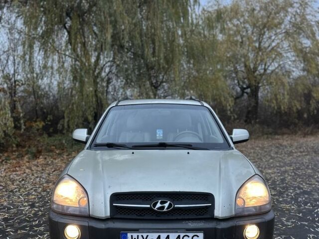 Бежевый Хендай Туксон, объемом двигателя 2 л и пробегом 247 тыс. км за 3500 $, фото 7 на Automoto.ua