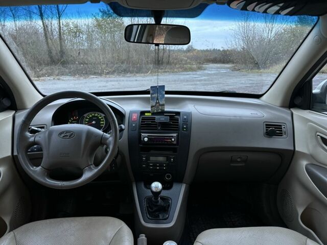 Бежевый Хендай Туксон, объемом двигателя 2 л и пробегом 247 тыс. км за 3500 $, фото 10 на Automoto.ua