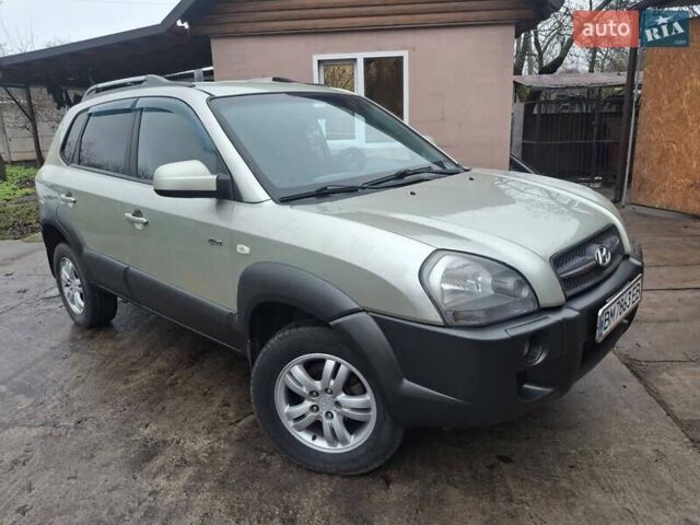 Бежевый Хендай Туксон, объемом двигателя 1.99 л и пробегом 180 тыс. км за 7700 $, фото 2 на Automoto.ua