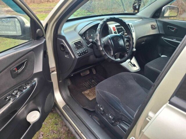 Бежевий Хендай Туксон, об'ємом двигуна 2 л та пробігом 180 тис. км за 7700 $, фото 7 на Automoto.ua